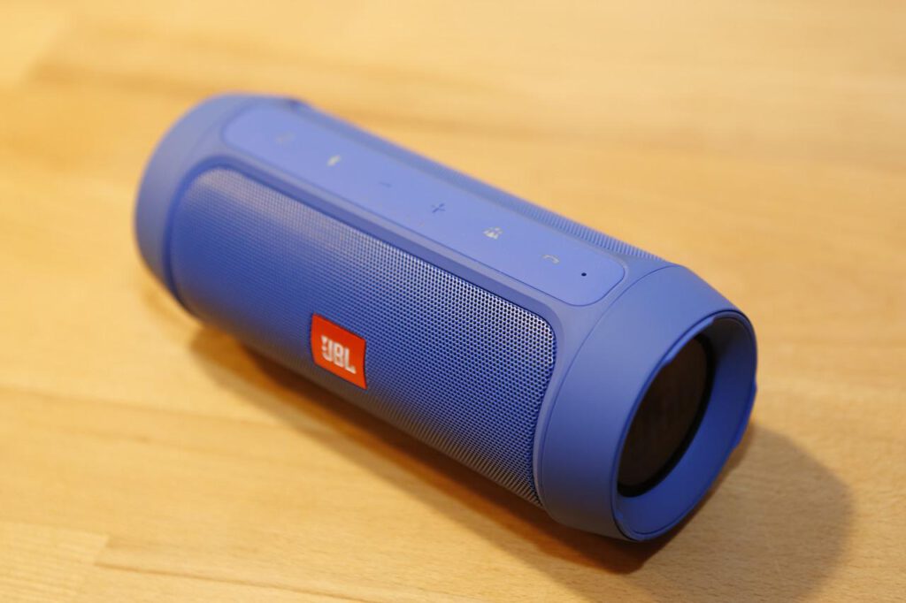 głośnik bezprzewodowy bluetooth w kolorze niebieskim